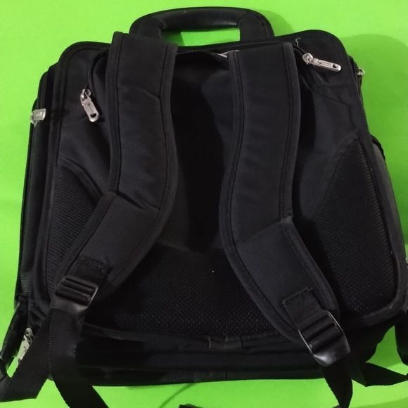 Swiss tech computer backpack. - Picture 2 of 5